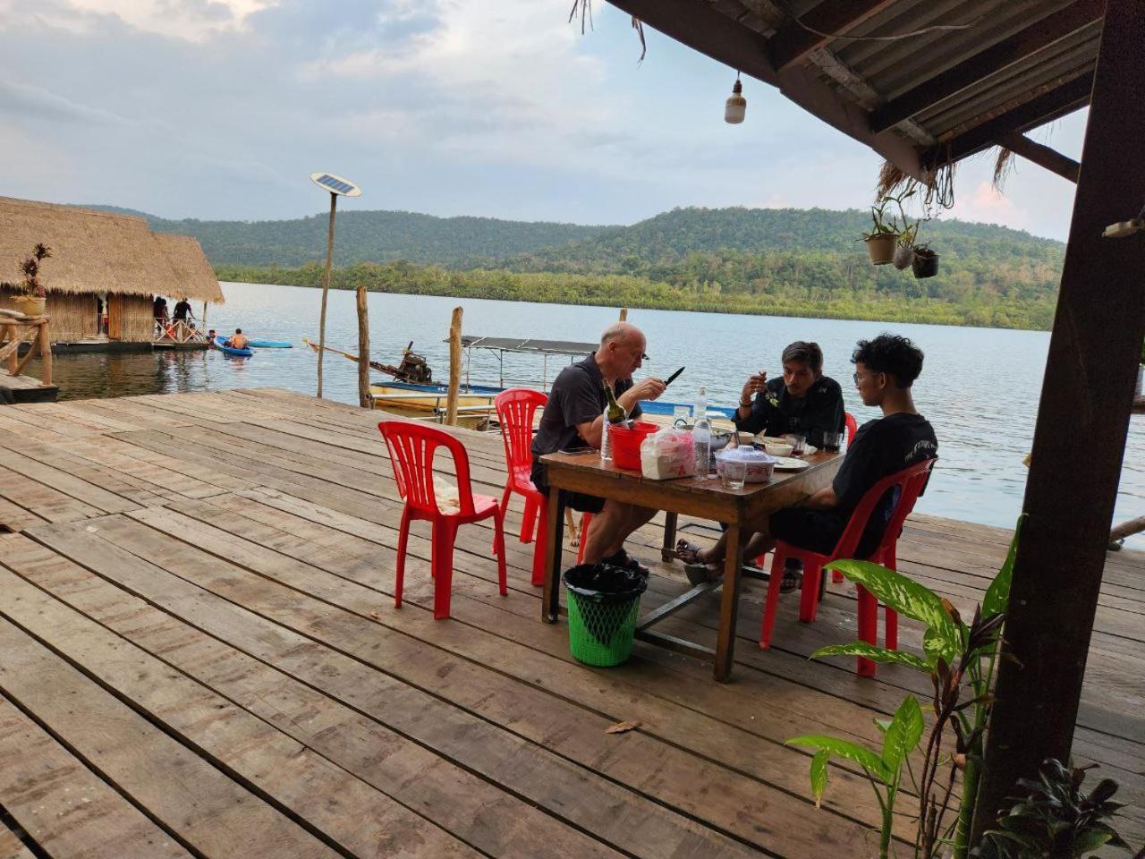 Villa The Floating House Krŏng Kaôh Kŏng Exterior foto